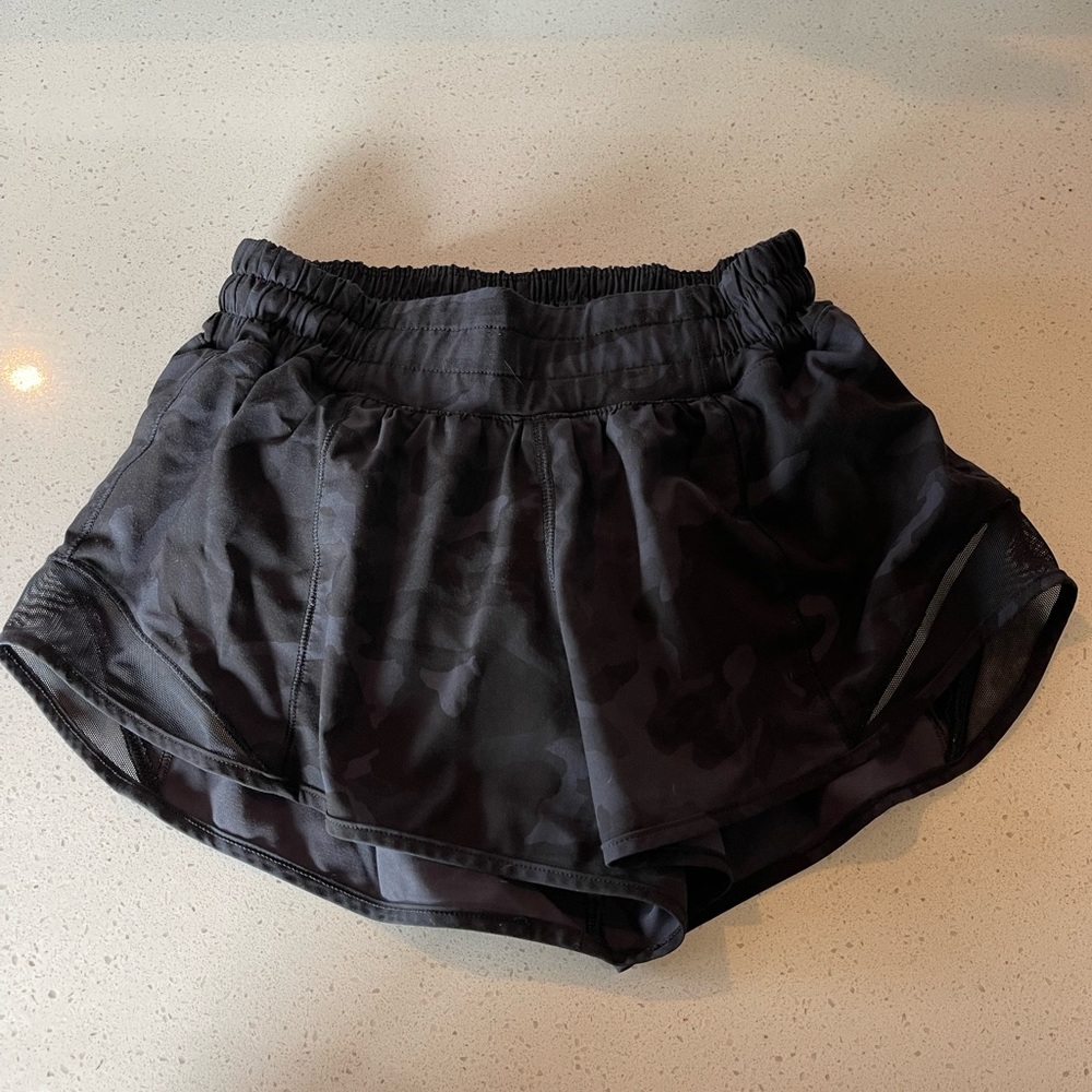 Lululemon Hotty Hot shorts 2.5
